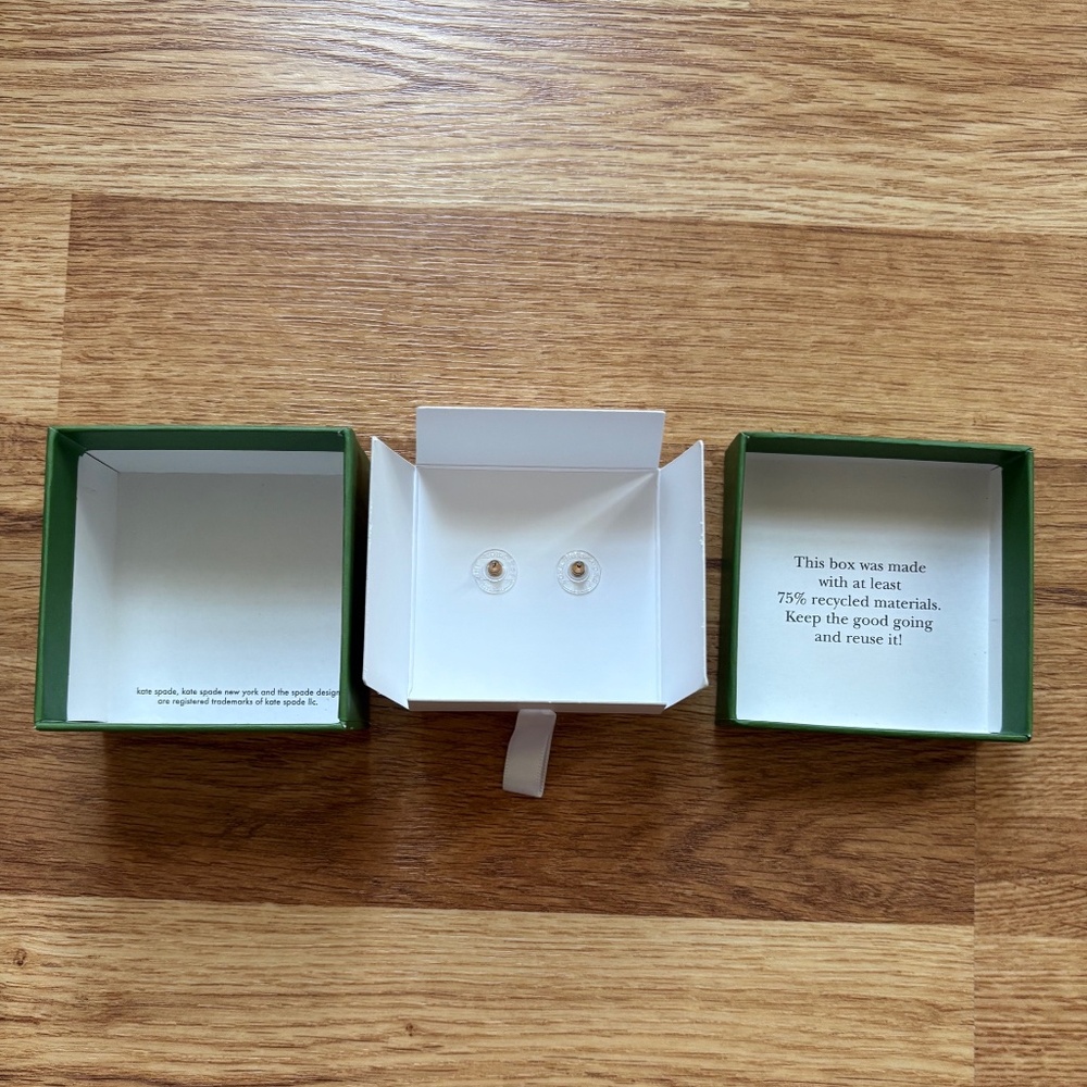 Kate Spade Pearl Caviar Cluster Stud earrings - Picture 4 of 8